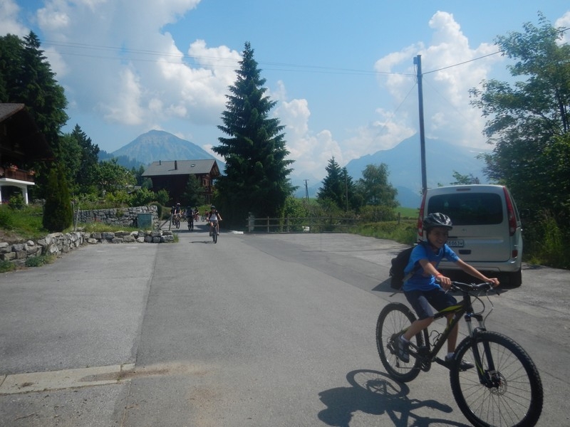 Village Camps International Summer Camp Leysin, Switzerland 2025-08-09 https://www.villagecamps.com/journals_admin/images/683-8-MTB (28).jpg